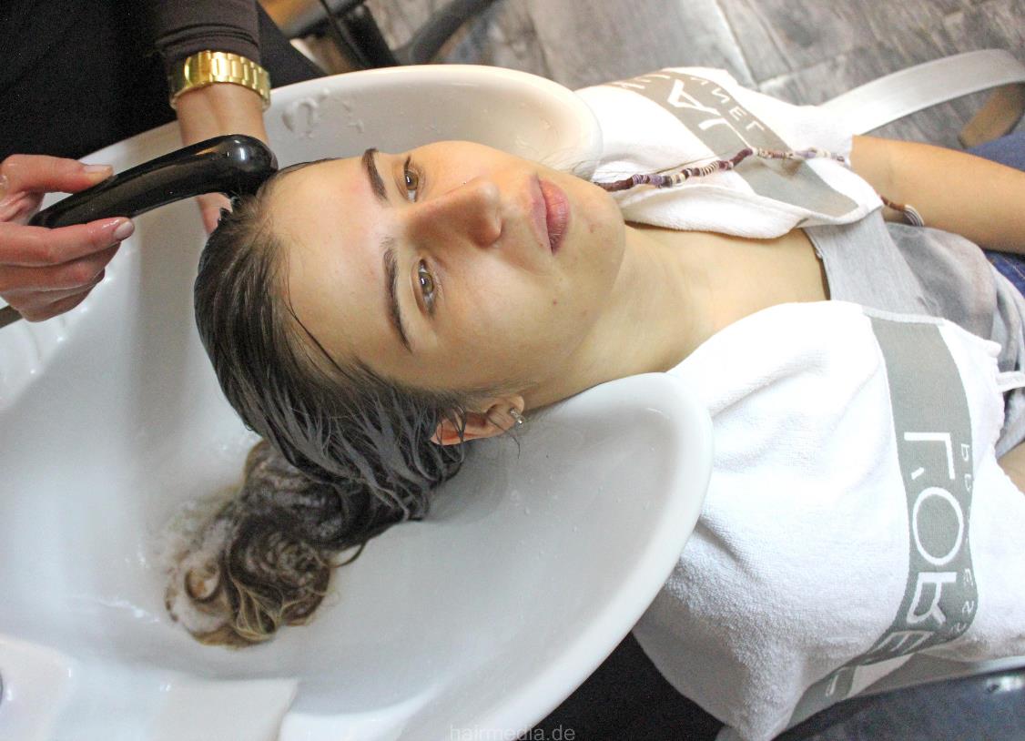 8070 JG Margarida shampooing 4 min HD video for download