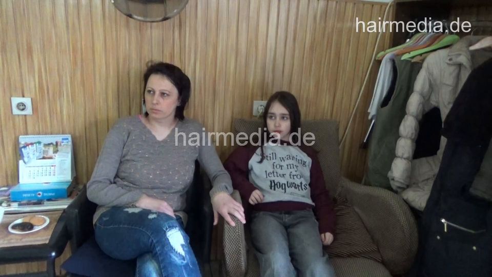 6217 Mother JelenaM and teen daughter MajaM: Mom perm