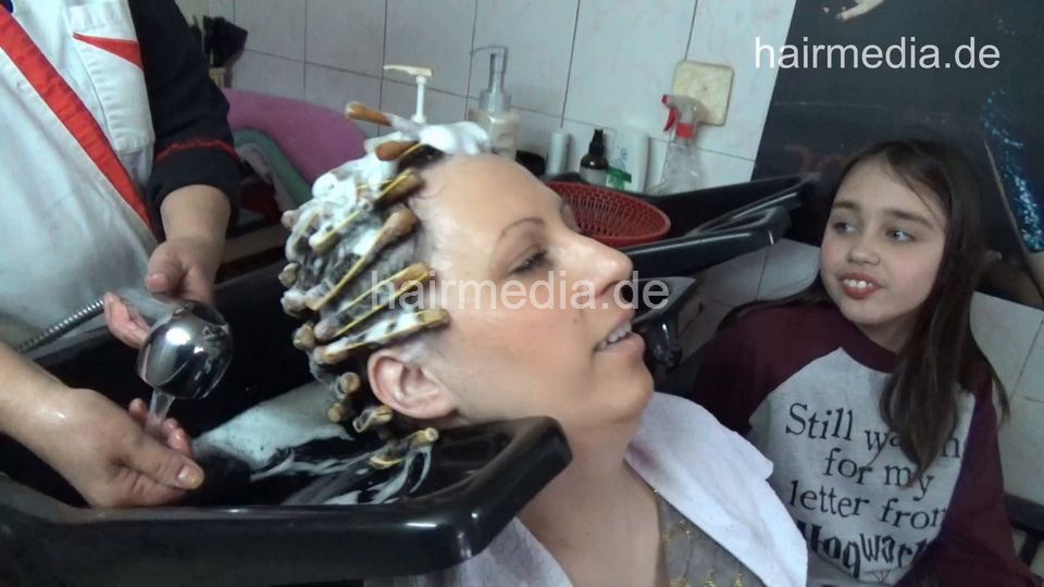 6217 Mother JelenaM and teen daughter MajaM: Mom perm