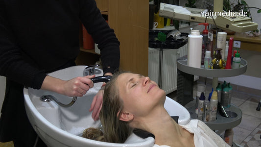 371 JuliaB by LaraE and Anne backward shampoo in salon bowl