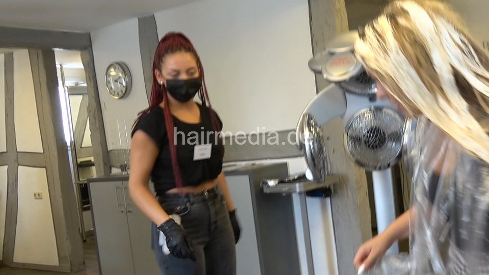4060 Kyra long hair teen bleaching XXL hair 3 at shampoo station