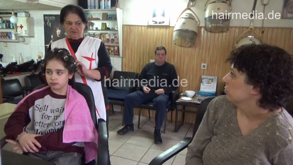 6217 Mother JelenaM and teen daughter MajaM: Daughter Shampoo cut and metal wetset