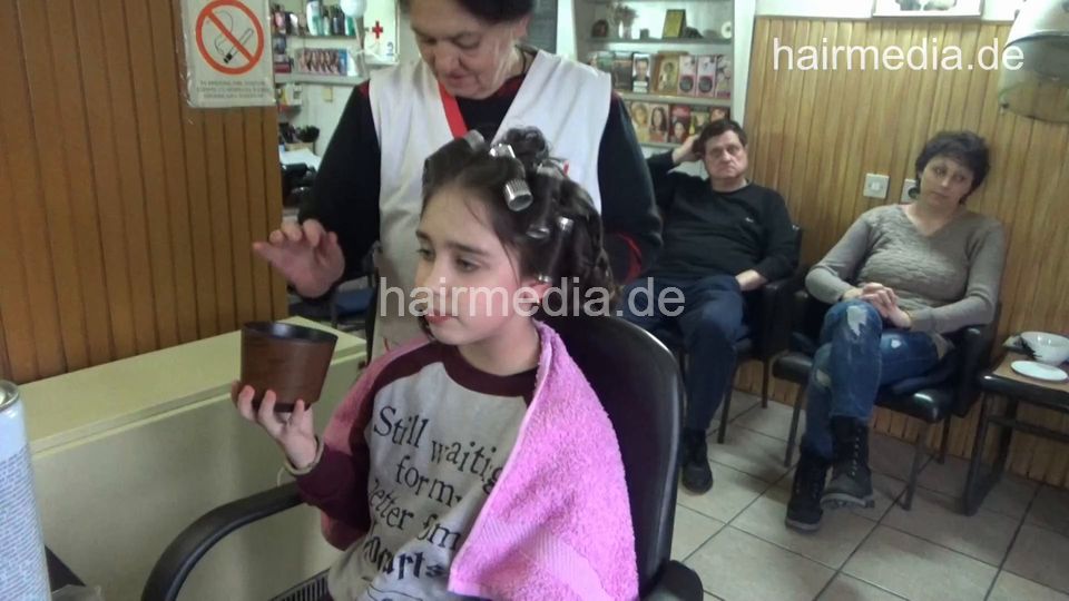 6217 Mother JelenaM and teen daughter MajaM: Daughter Shampoo cut and metal wetset