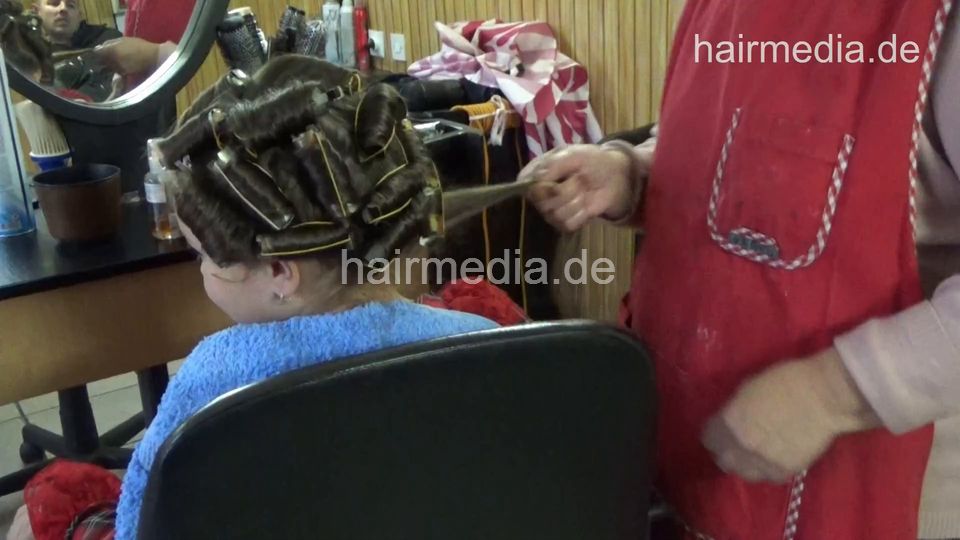 6217 Mother and teen daughter: Daughter SaraJ shampoo by barber and cut and wetset