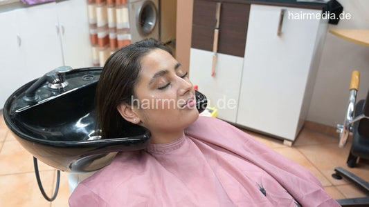 539 Meriem by barber 2 backward shampooing