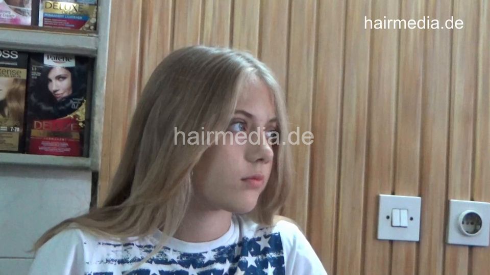 6217 Mother and teen daughter: NadiaN teen shampoo and wetset controlled byMom
