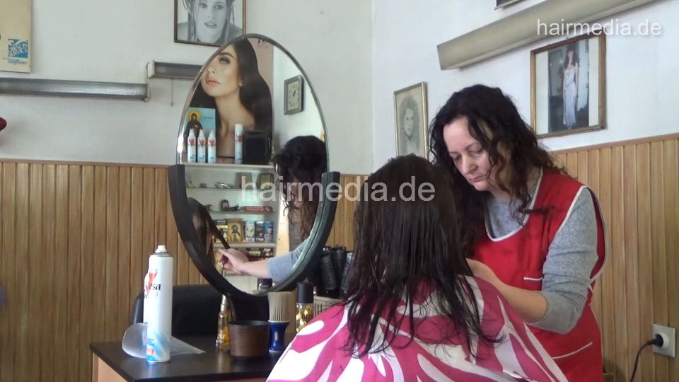6207 Tall barberette NevenaI 2 haircut and blow dry hair by curly mature barberette