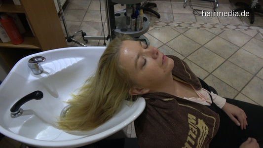 371 NicoleK backward shampoo by barber