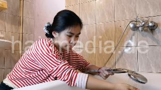 9093 17 Long Hair Red at bathtub forward backward and upright wash self