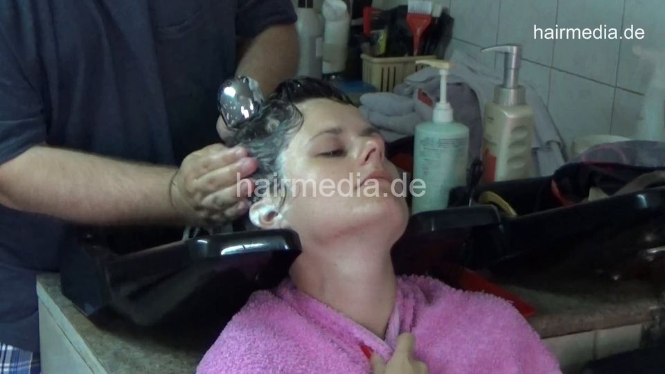 6212 Sanja bleaching and wetset with hairnet, Belgrade Salon