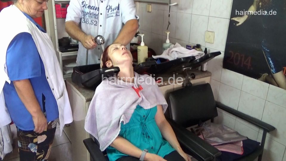 4120 Mother Snezana 2 shampoo by barber