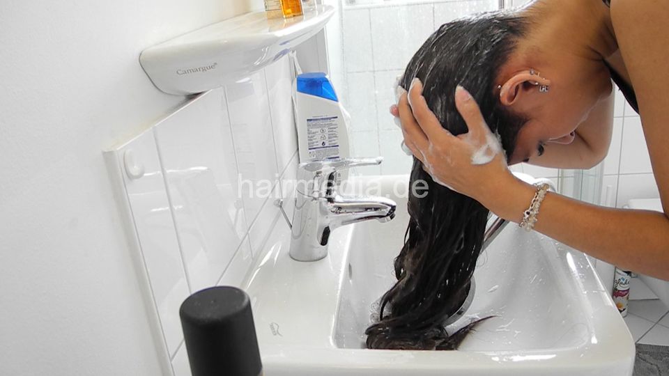 1169 TanjaK self home forward hairwash and blow