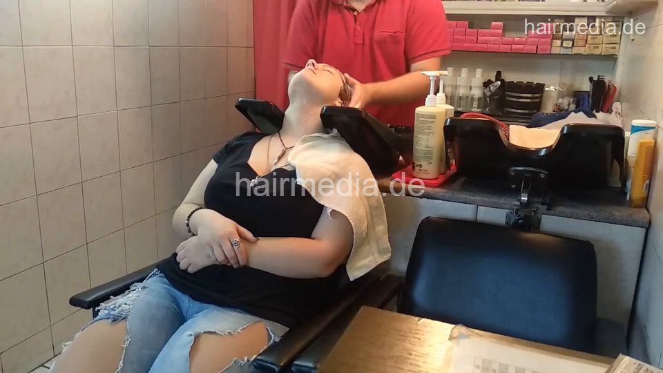 6207 young girls Chris broken jeans 1 backward salon shampooing hair and ear by barber wash facecam