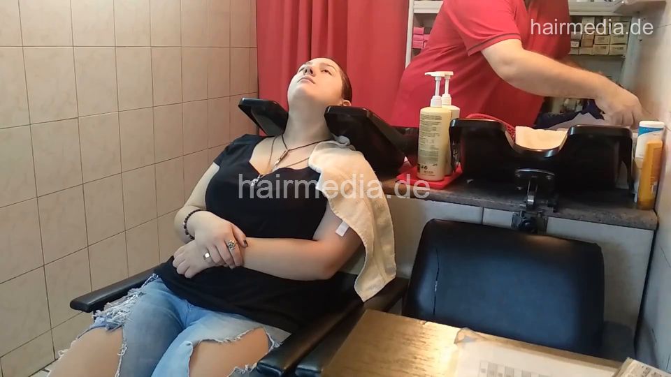 6207 young girls Chris broken jeans 1 backward salon shampooing hair and ear by barber wash facecam