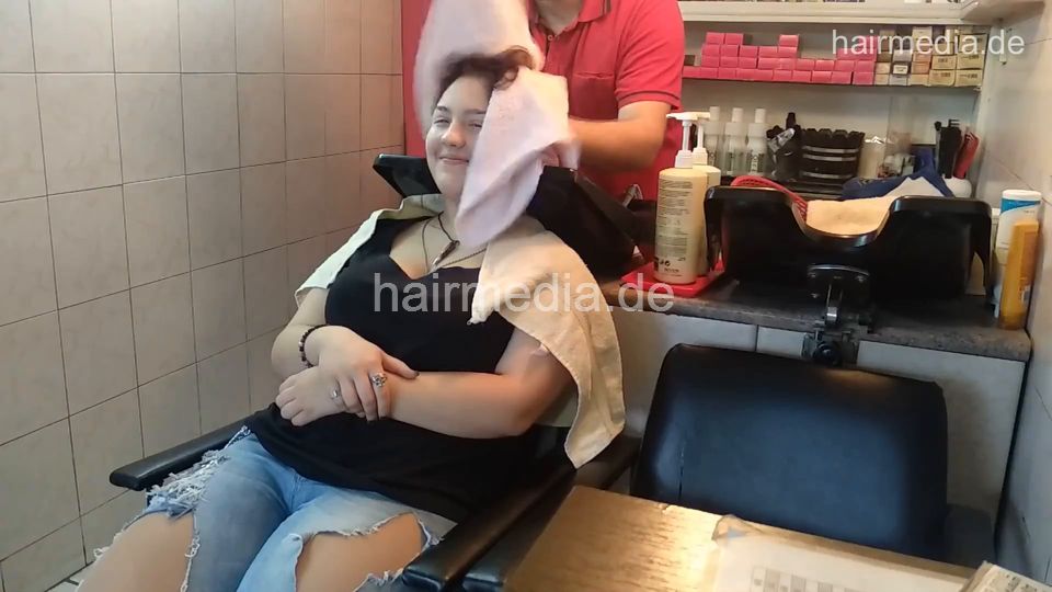 6207 young girls Chris broken jeans 1 backward salon shampooing hair and ear by barber wash facecam