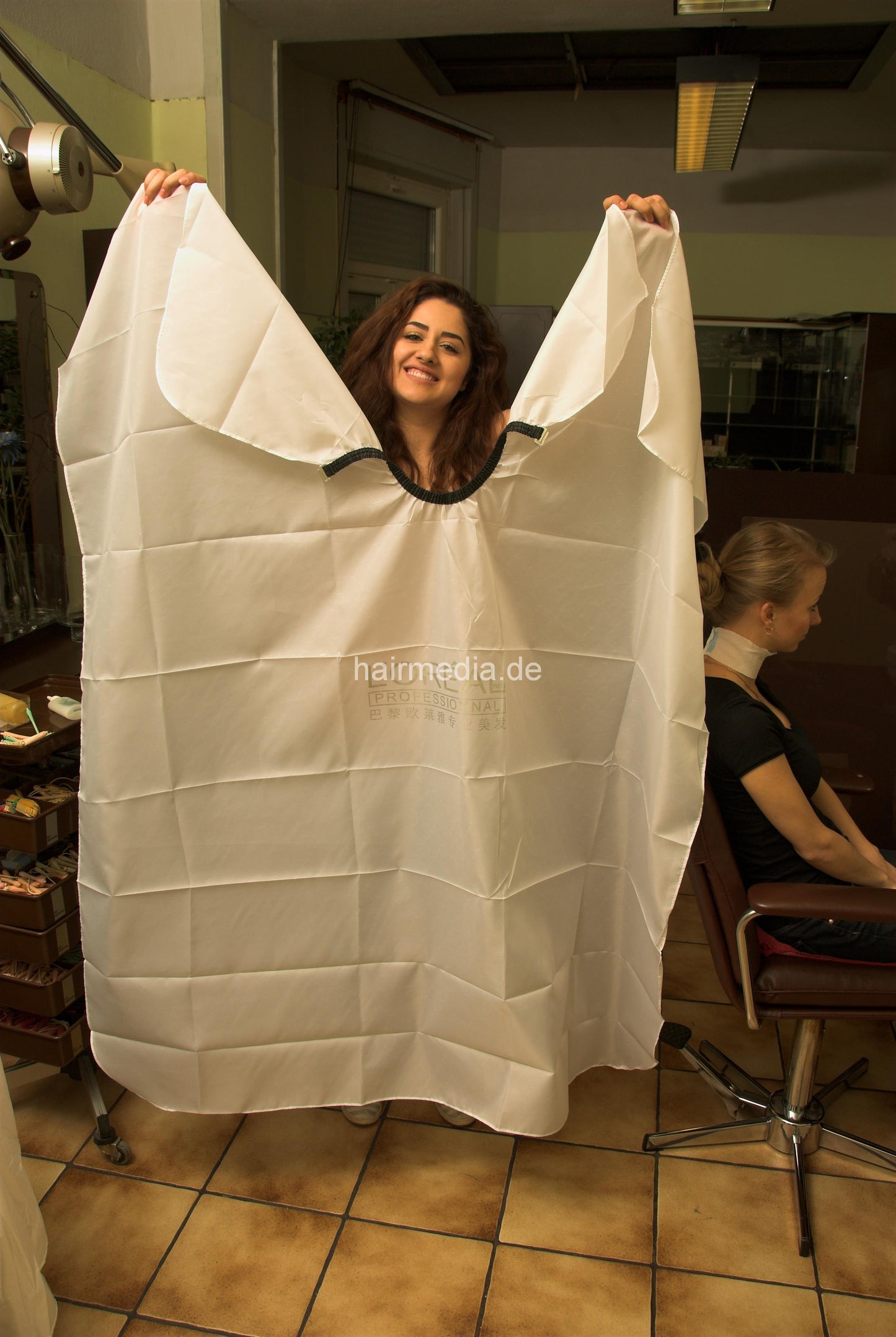 a0061 Haircut and Coloring Cape 1,5 x 1,2m white