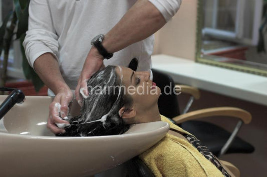 6164 Marinela 2 backward shampoo in summerdress by barber
