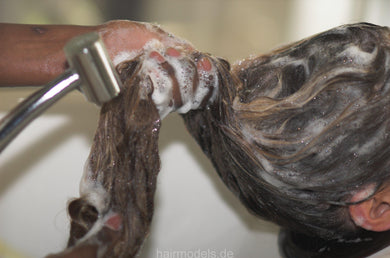 0003 AlisaF thick dark hair relaxing shampooing Berlin salon