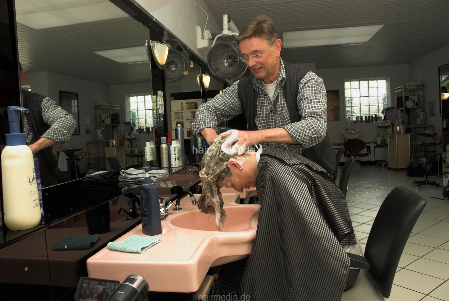6138 NicoleSF 1 strong forward wash business woman by mature barber in vintage salon