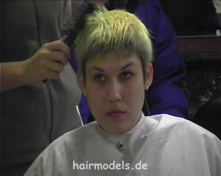 484 UlrikeS bleaching wash and buzz 16 min video for download