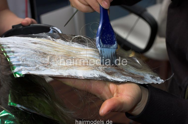 479 MarinaH 1 teen long hair bleaching aluminium foils