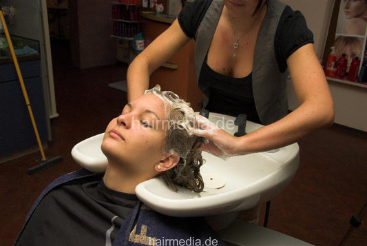 6098 VictoriaK 1 teen wash in white sink shampooing by NadineK