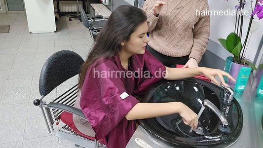 541 Cousine 2 doing AlinaR, shampooing 2x forward long thick hair