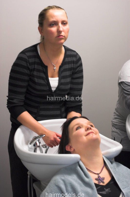 789 TinaP backward wash before perming