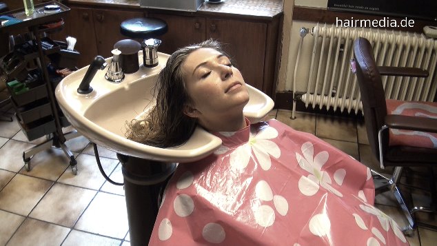 340 barberette KristinaB pampering asmr hairwash by barber in pvc shampoocape