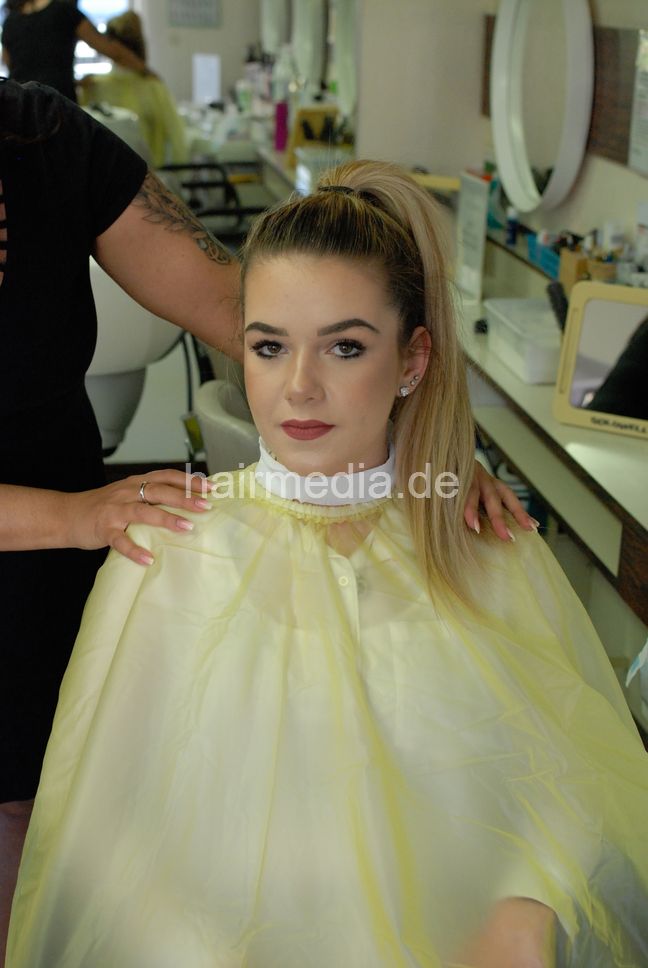 Inge TV unique large slip through shiny latex heavy no closure saloncape e0132