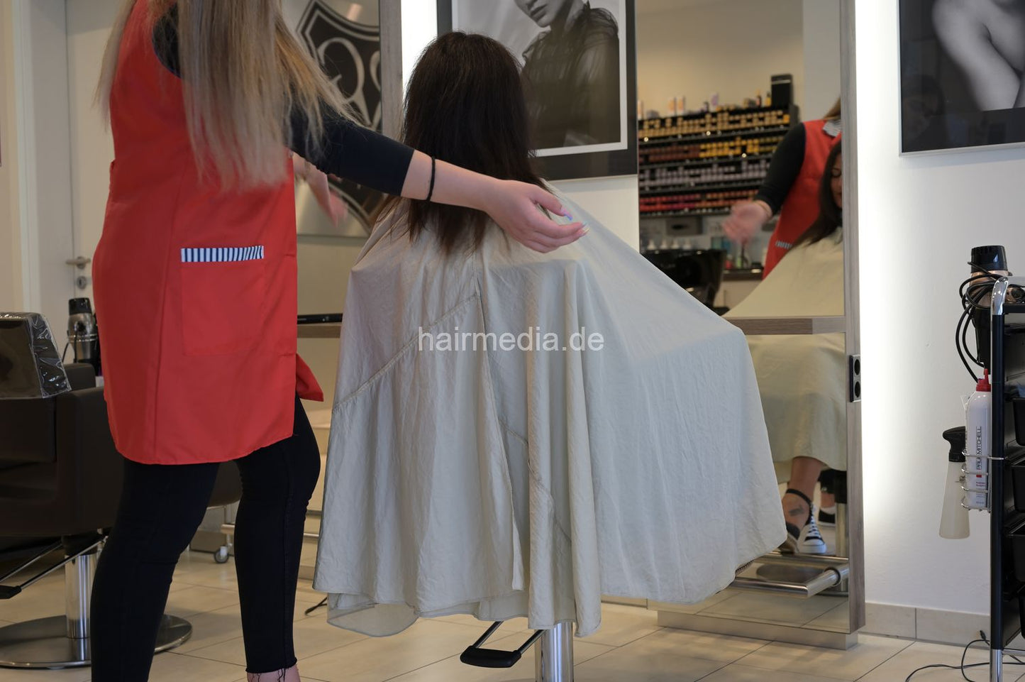 AS unique large beige haircutcape large velcro closure beige e0140