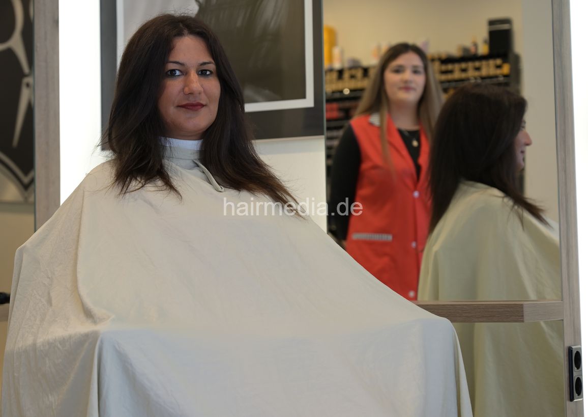 AS unique large beige haircutcape large velcro closure beige e0140