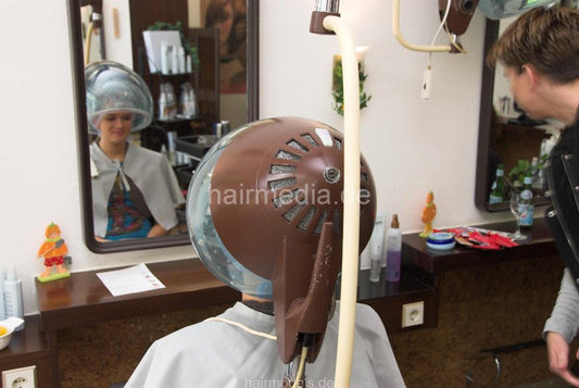 782 Lena wet set, metal hooddryer, hairnet and blonde curls