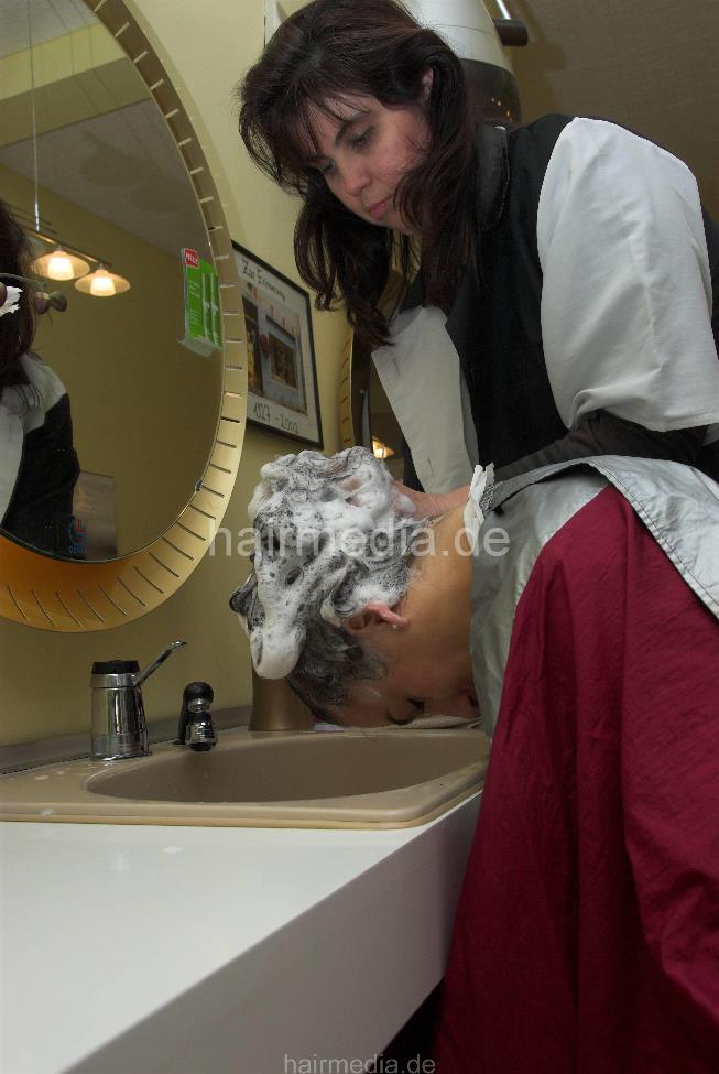 7009 Carina 1 firm forward salon shampooing in heavy shampoocape