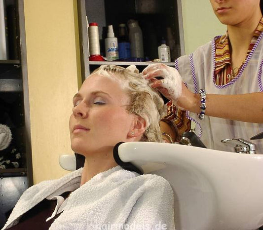b001 ClaudiaL s0173 shampooing and blow 34 min video for download