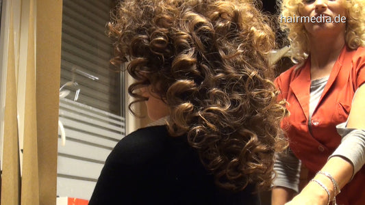 6158 SonjaG 4 finish curls after wet set