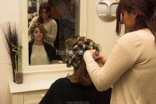 b018 JuliaK blow style and velcrorollers after shampoo Frankfurt