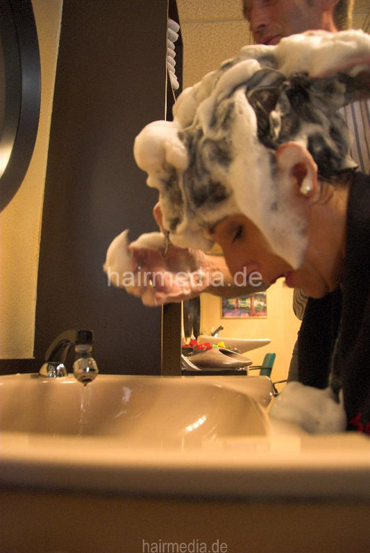 6181 BiancaS 1 forward wash by old barber salon shampooing