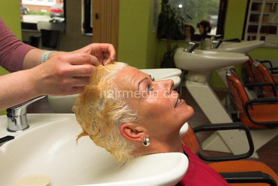8051 8 washing after bleaching short hair
