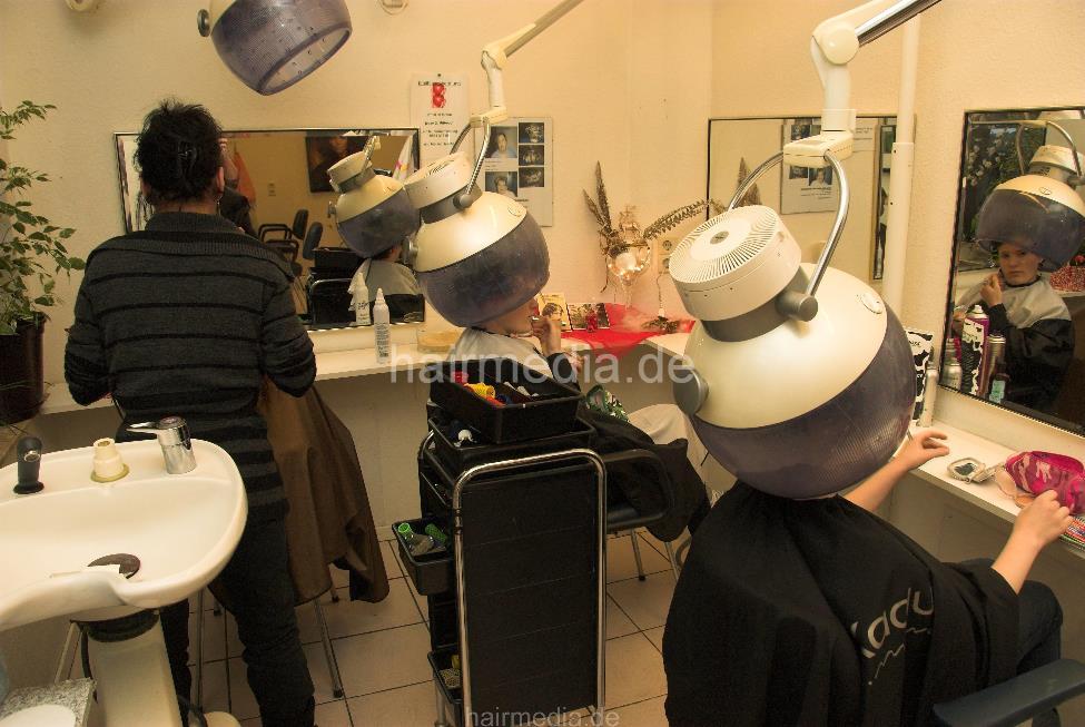 6060 07 Sisters under the Dryer wall mounted hooddryers