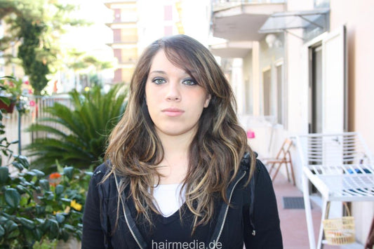 8078 Laura Italy shampoo and haircut