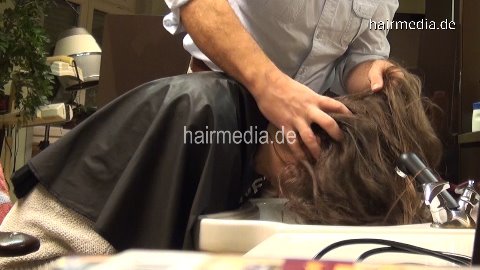 526 JaninaS fresh styled hair strong wash by old barber