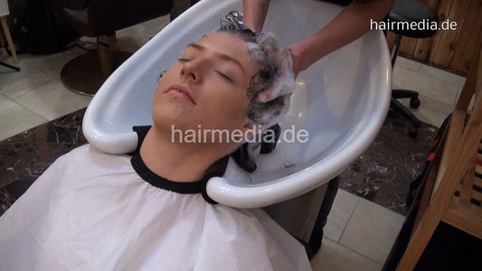 365 Julia by Jasmin hairwash