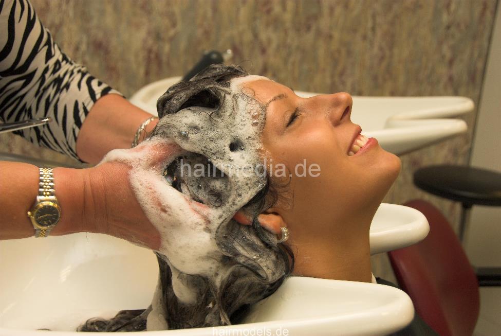 6053 SandraS backward wash Karlsruhe salon shampoo part