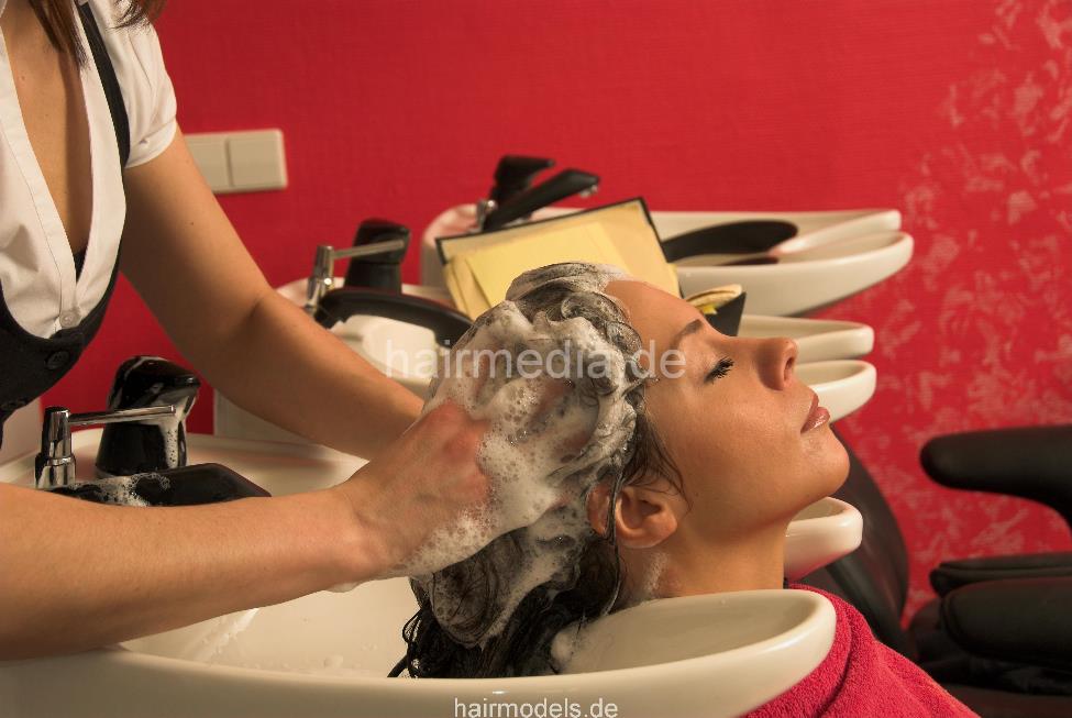 6050 MadeleineU by ManuelaZ 1 backward wash salon shampooing