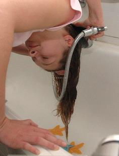 9000 Sabine in Munich by Conny shampooing at home forward over bathtub