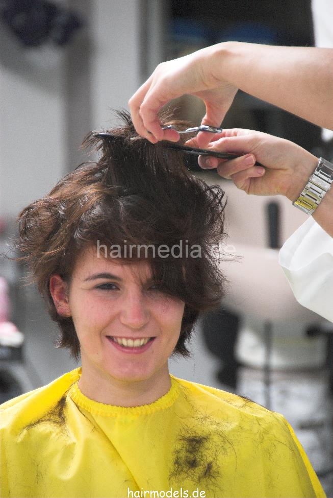 8036 Heidi drycut and wet cut in yellow cape