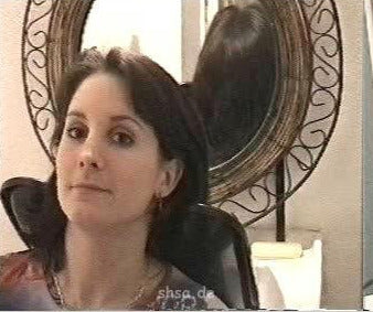 923 french hairhunger home shampooing ladies in bathroom in mobile sink