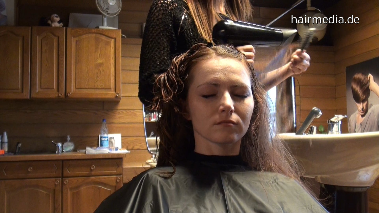 g003 JuliaR 3 ASMR straightening