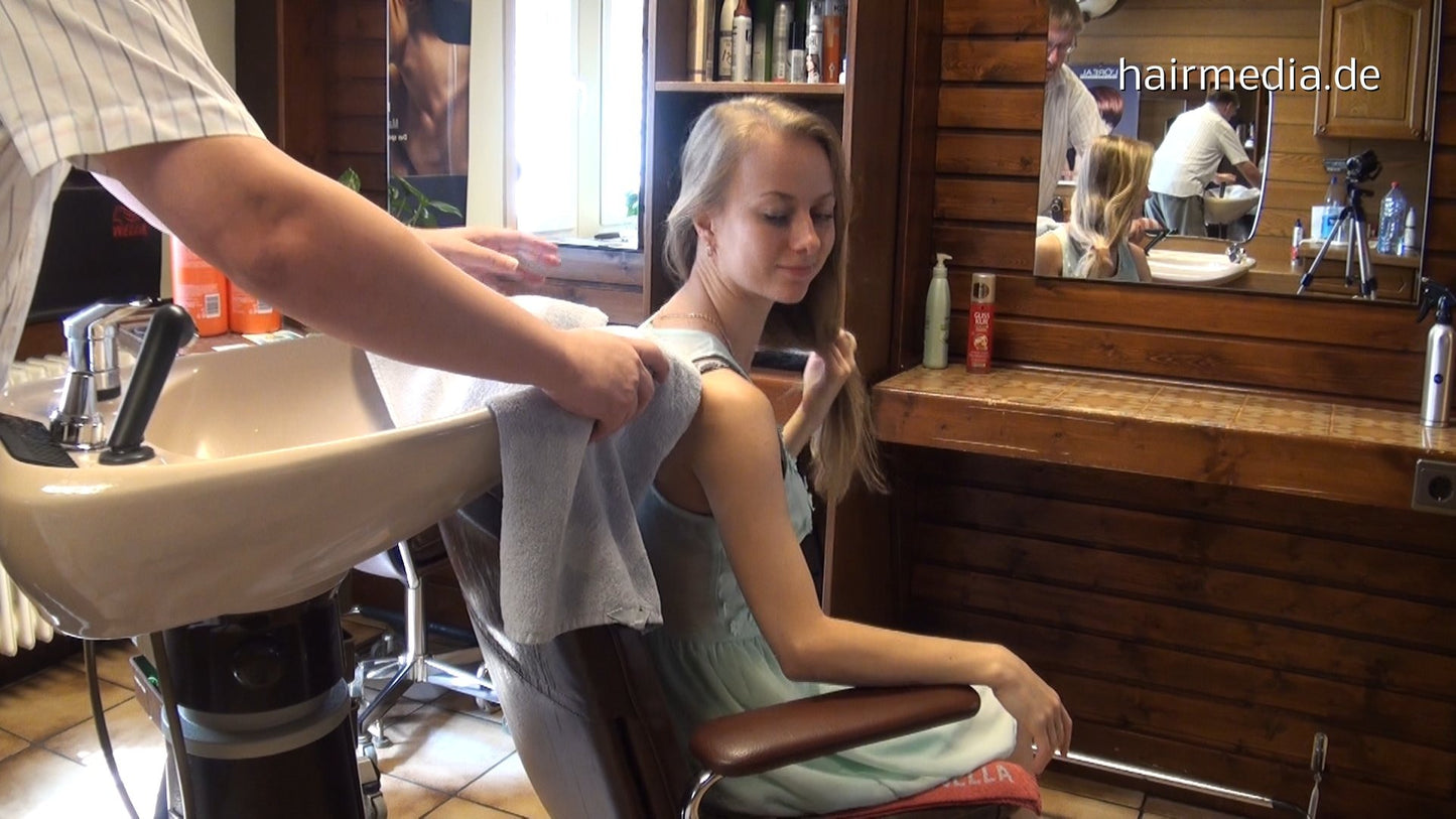 325 JuliaS shampooing backward pampering by hobbybarber 2nd session
